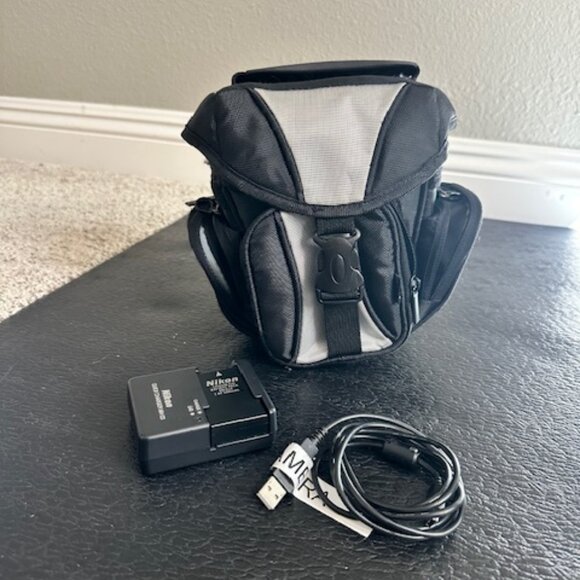 Nikon D40 Camera - Picture 7 of 8